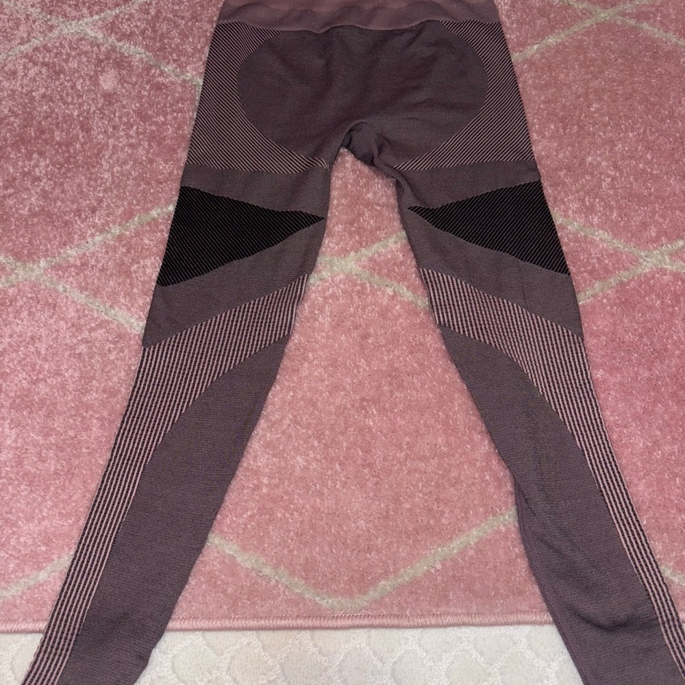 Forever 21 Two-Tone Leggings in dark pink rose and Black